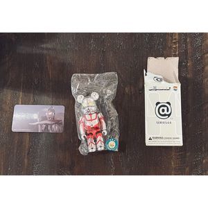 Be@rbrick series 44 Hero Ultraman 100%